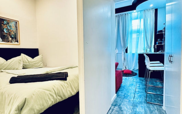 Cozy 1BR With Living Room Long Stay AKH