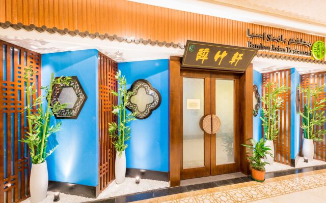 Saraya Corniche Hotel вид на фасад