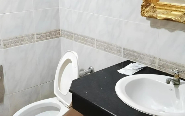 13 Coins Hotel Bang Yai