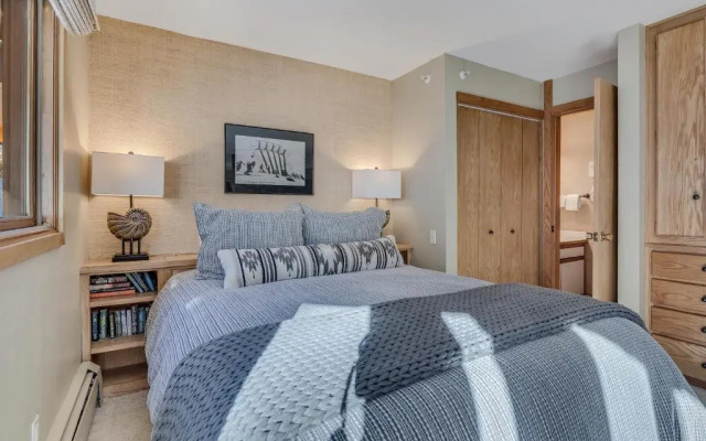 Laurelwood Condominiums 402