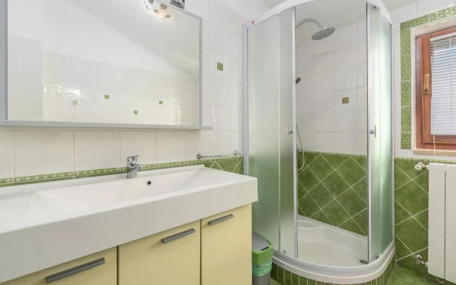 Stunning Home in Barban With Wifi and 2 Bedrooms