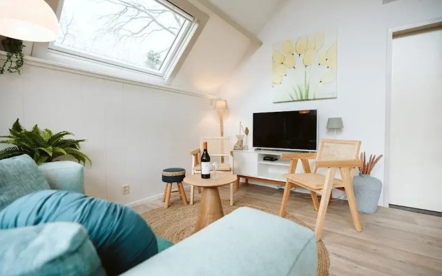 Comfortably Furnished Holiday Home by the sea