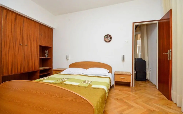 Apartment and Rooms Biserka