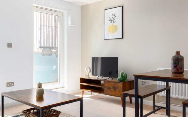 Deluxe 2 Bed Flat with Balcony in Hackney