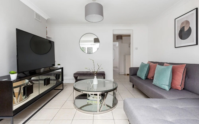 Magnificent 2 Bed Garden Flat in Oval