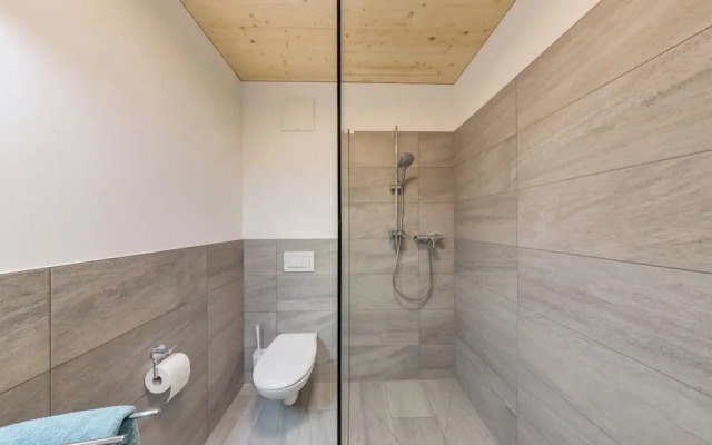 Urban-Apartmenthaus zwischen Berg und See