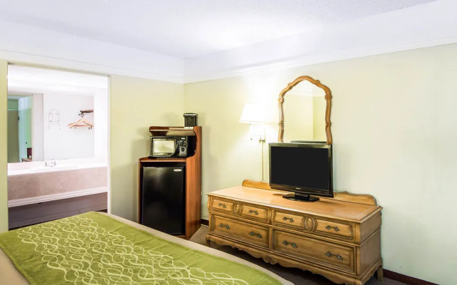 Comfort Inn Midwestern Square