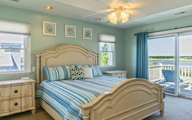 Pier Pleasure by Oak Island Accommodations