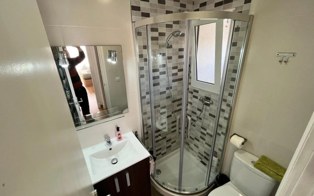 4 BEDROOMS -SENECA Center Apartment