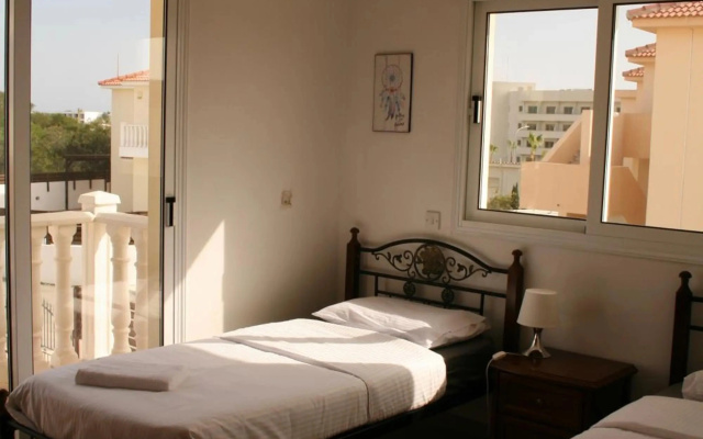 Nissi Villa