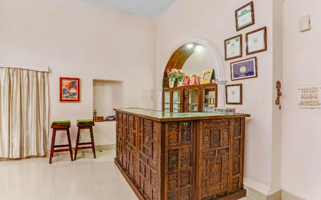 OYO 82551 Lukerganj Villa
