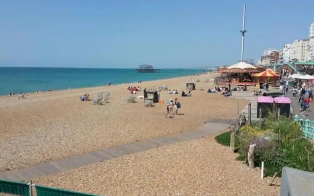 Apartment in Brighton Near the Beach