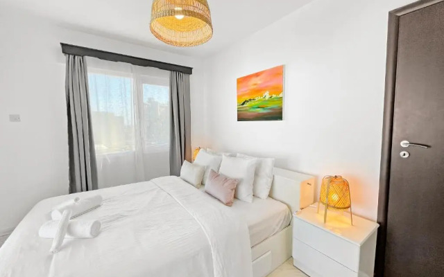2BR Seaview Penthouse in center