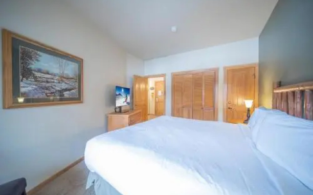 Arapahoe Lodge by SummitCove Vacation Lodging