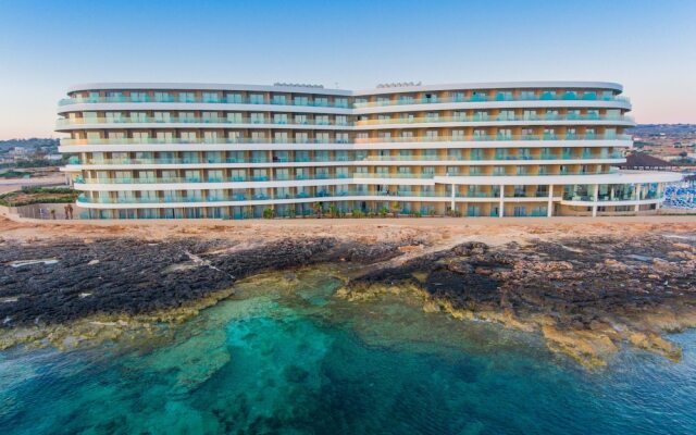 Отель Ramla Bay Resort вид на фасад