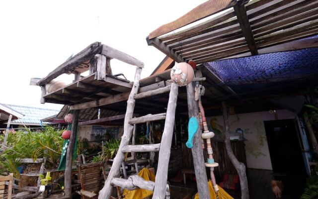 Peacock Hostel вид на фасад