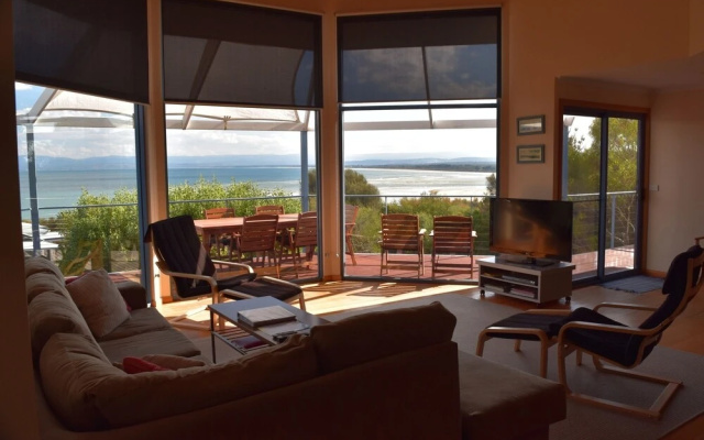 Waterline Holiday Home