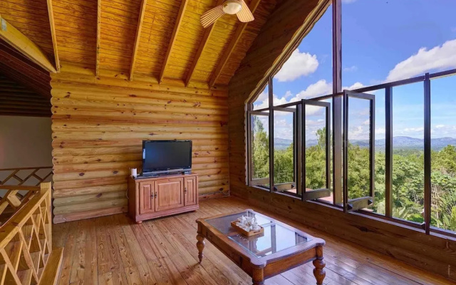 4BR Wood Mountain Villa Jarabacoa Heated Pool