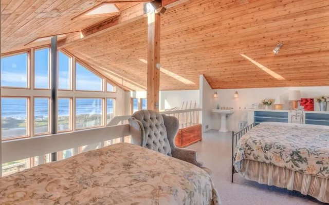 Ocean View and Clawfoot Tub - Charming Coastal Retreat