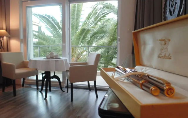 Refresh Boutique Apartments
