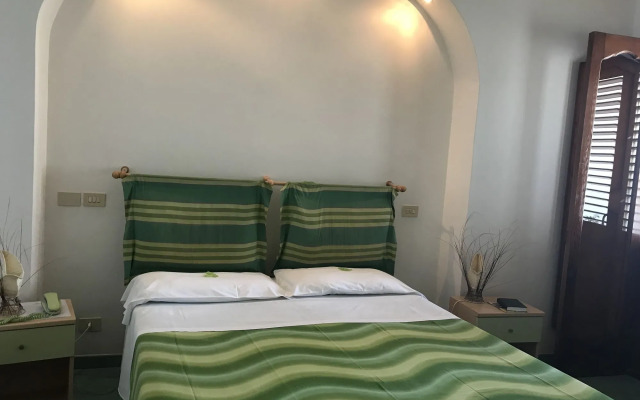 Hotel Holiday