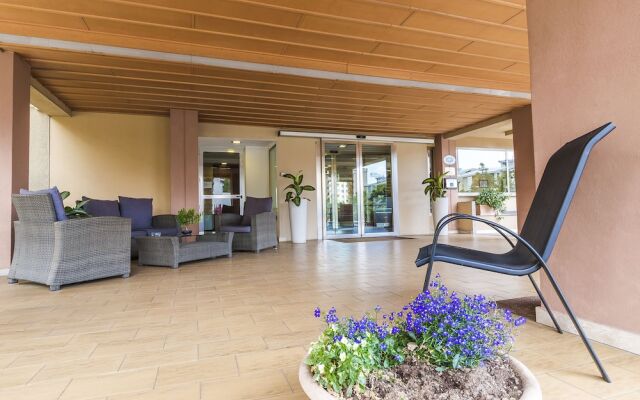 Отель Residence Ulivi E Palme Италия, Кальяри - 4 отзыва об отеле, цены и фото номеров - забронировать отель Residence Ulivi E Palme онлайн вид на фасад