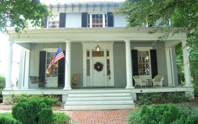 The Carriage Inn B&B in Charles Town, United States of America from 213$, photos, reviews - zenhotels.com hotel front