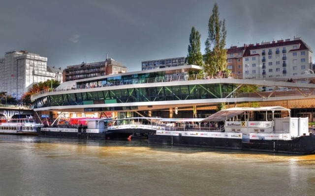 GoVienna Bright River Apartment