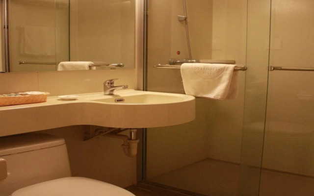 GreenTree Inn Shandong Qingdao Railway Station Square Express Hotel