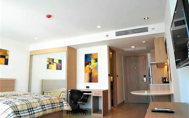 The Cliff sea & Pool Views Studio Apartment Pratumnak Pattaya