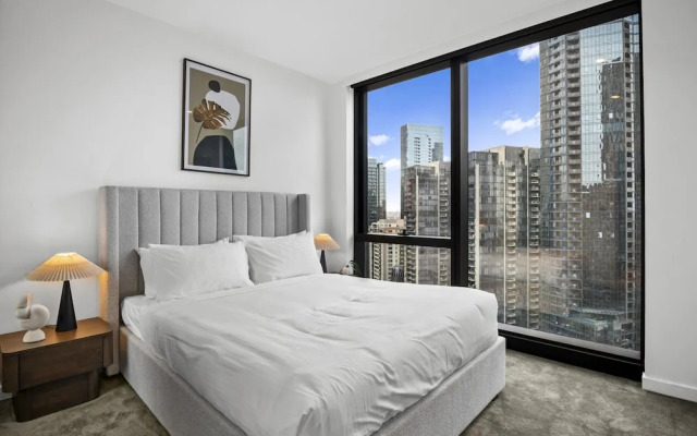 Modern 2BR Southbank Views + Pool Gym Near Casino