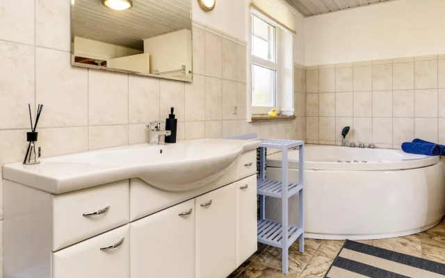 5 Star Holiday Home in Hals