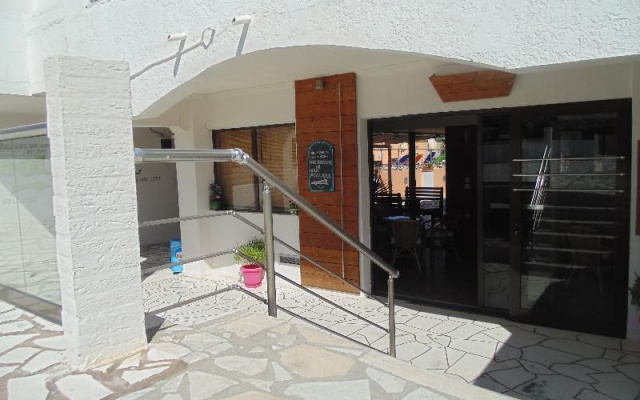 Family House Apartments