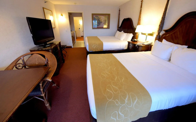 Crown Choice Inn & Suites Lakeview & Waterpark
