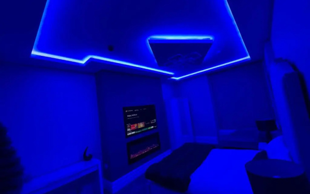 1 Bed Flat - Sleeps 2 - Hot Tub - Parking - Wifi