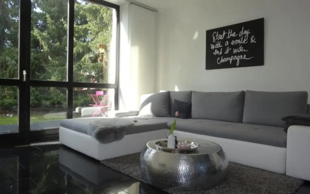 Apartment Black & White Neuss