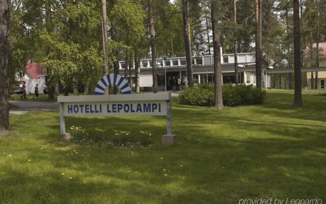 Отель Hotelli Lepolampi вид на фасад