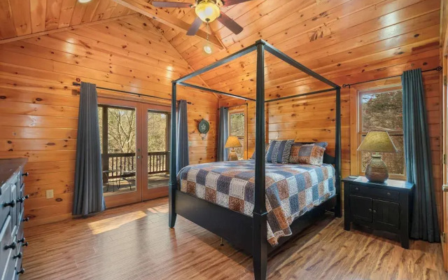 New! Riverfront Retreat Sleeps 12 Ellijay