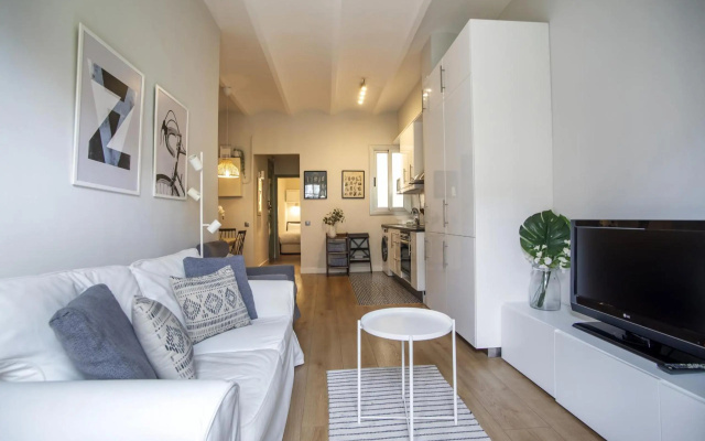 31ENT335 - Mediterranean decorated apartment