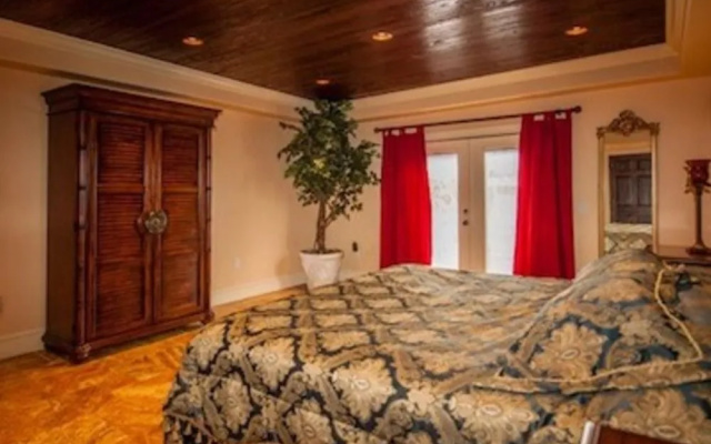 Gulfside Luxury Condo by RedAwning