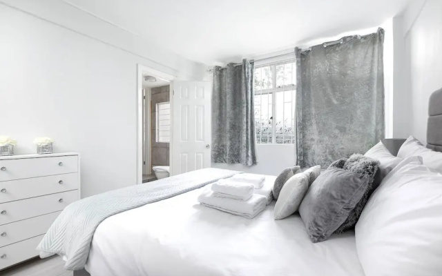 Shepherd's Bush Flat near Westfield
