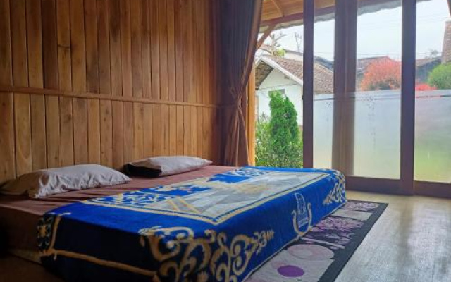 ADK Papandayan Homestay & Tour