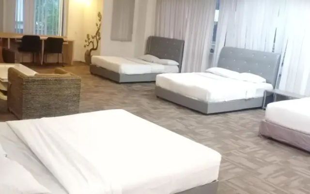 Golden Leaf Hotel Danga Bay