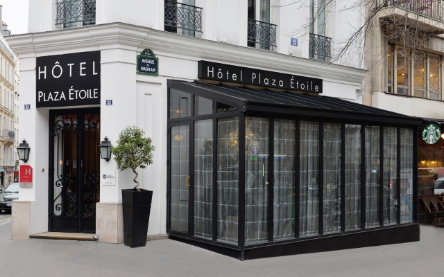 Отель Plaza Etoile вид на фасад