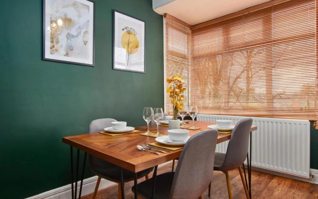 Stylish 2 Bedroom Flat - Close To Newcastle City Centre