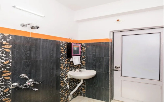 OYO 9811 Stay Inn Newtown