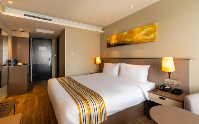 Home Inn Plus (Harbin Central Street)