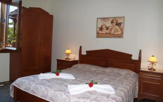 Yiannis Cottage