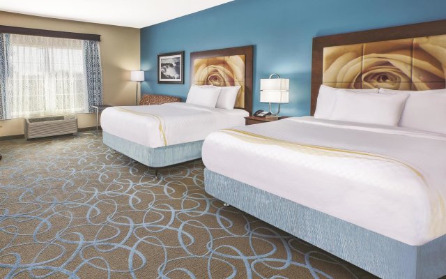 La Quinta Inn & Suites Niagara Falls 1