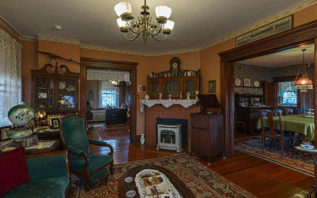 Candlelight Inn